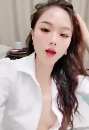 一字马尤物女神，丝袜美腿