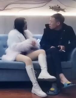 文轩专题01-12白色长靴美腿妹子