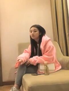 文轩约个高颜值粉衣萌妹子